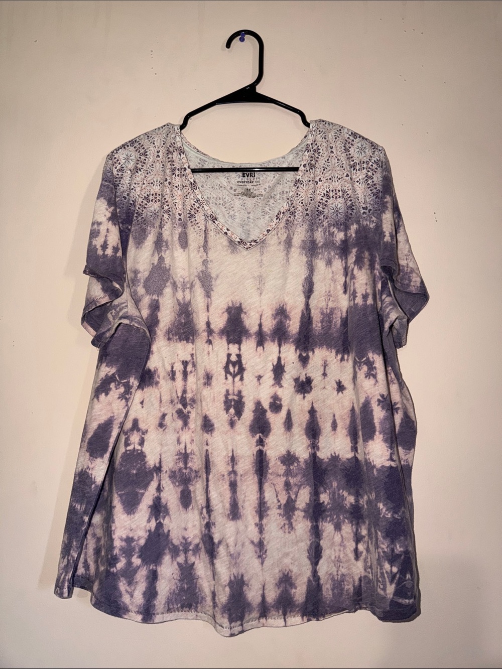 EVRI Lavender Tie-Dye V-Neck Short Sleeve Top